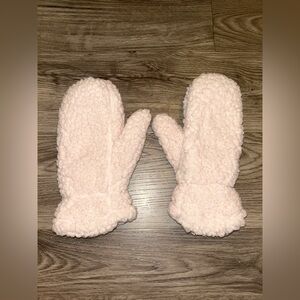 Denver Hayes Light Pink Super Fuzzy Sherpa Mittens-New without Tags